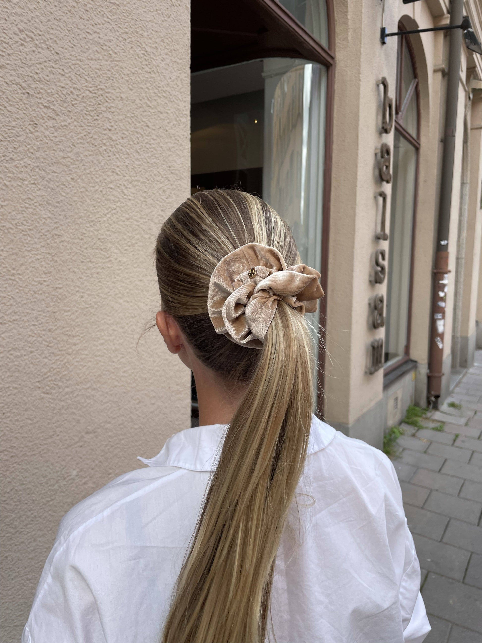 Velvet Scrunchie - Beige - Hermine Hold